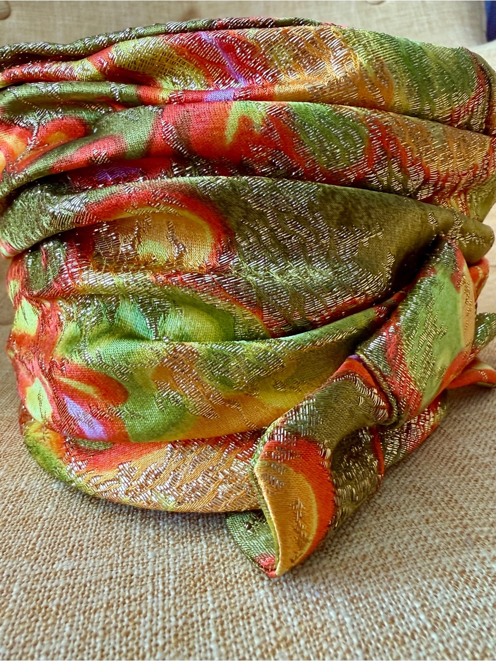 Vintage 1960s Metallic Silk Brocade Turban Psychedelic Floral Draped Pillbox Hat - Picture 3 of 5